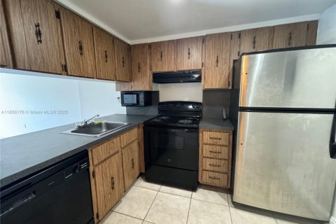 Condominio en venta en North Miami Beach, Florida, 1 dormitorio, 61.13 m2 № 1962772 - foto 6