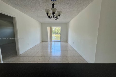 Condominio en venta en North Miami Beach, Florida, 1 dormitorio, 61.13 m2 № 1962772 - foto 9