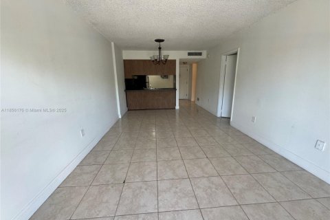 Condominio en venta en North Miami Beach, Florida, 1 dormitorio, 61.13 m2 № 1962772 - foto 15