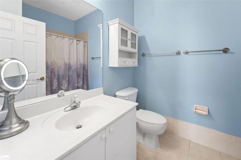 Touwnhouse à vendre à Miami, Floride: 4 chambres, 166.57 m2 № 2022191 - photo 29