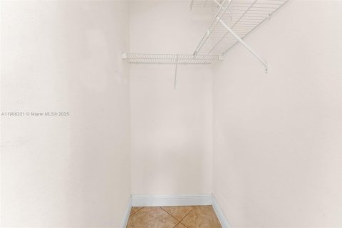 Touwnhouse à vendre à Miami, Floride: 4 chambres, 166.57 m2 № 2022191 - photo 30