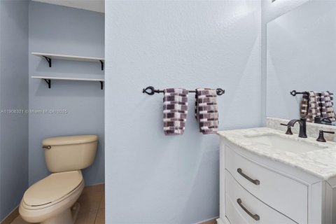 Touwnhouse à vendre à Miami, Floride: 4 chambres, 166.57 m2 № 2022191 - photo 14