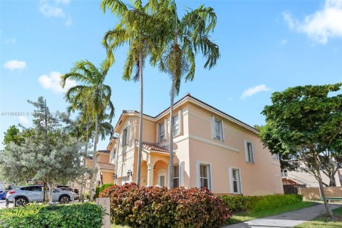 Touwnhouse à vendre à Miami, Floride: 4 chambres, 166.57 m2 № 2022191 - photo 2