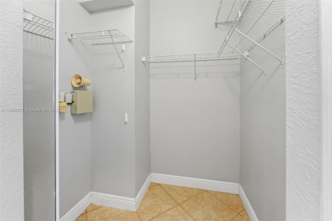 Touwnhouse à vendre à Miami, Floride: 4 chambres, 166.57 m2 № 2022191 - photo 26