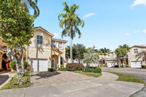 Touwnhouse à vendre à Miami, Floride: 4 chambres, 166.57 m2 № 2022191 - photo 9