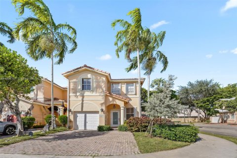 Touwnhouse à vendre à Miami, Floride: 4 chambres, 166.57 m2 № 2022191 - photo 1