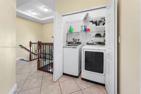 Touwnhouse à vendre à Miami, Floride: 4 chambres, 166.57 m2 № 2022191 - photo 21