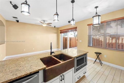 Touwnhouse à vendre à Miami, Floride: 4 chambres, 166.57 m2 № 2022191 - photo 19