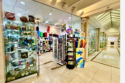 Propiedad comercial en venta en Sunny Isles Beach, Florida № 1930741 - foto 5
