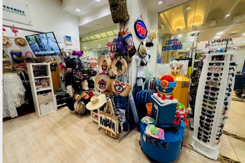 Propiedad comercial en venta en Sunny Isles Beach, Florida № 1930741 - foto 10