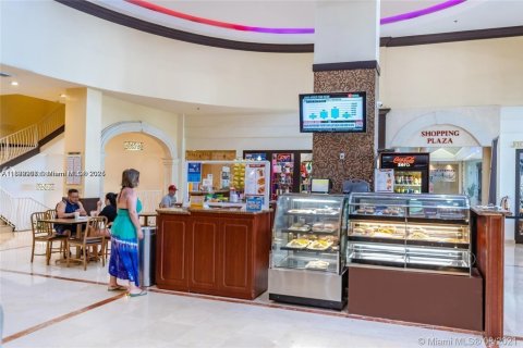 Propiedad comercial en venta en Sunny Isles Beach, Florida № 1930741 - foto 3