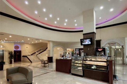 Propiedad comercial en venta en Sunny Isles Beach, Florida № 1930741 - foto 12