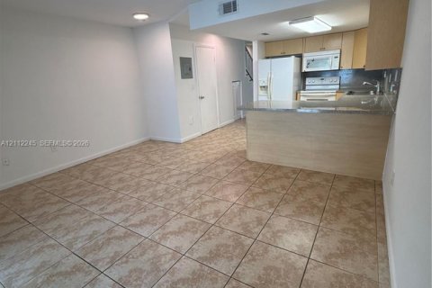 Touwnhouse à louer à Hialeah, Floride: 2 chambres, 90.12 m2 № 2432541 - photo 6