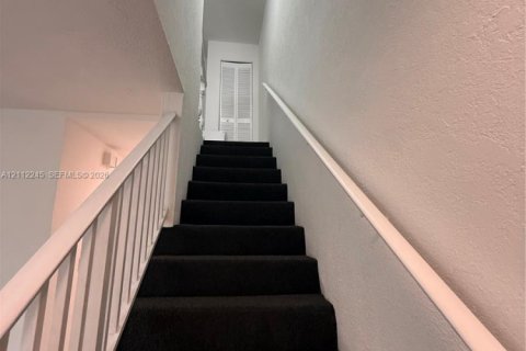 Touwnhouse à louer à Hialeah, Floride: 2 chambres, 90.12 m2 № 2432541 - photo 11