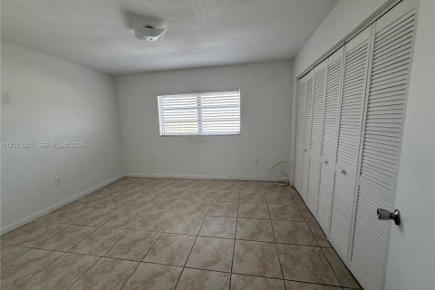 Touwnhouse à louer à Hialeah, Floride: 2 chambres, 90.12 m2 № 2432541 - photo 13