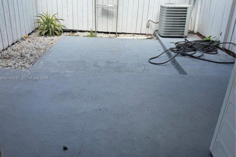 Touwnhouse à louer à Hialeah, Floride: 2 chambres, 90.12 m2 № 2432541 - photo 7