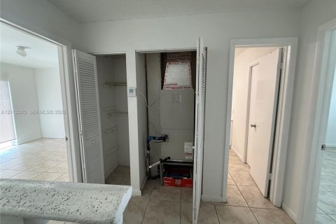 Touwnhouse à louer à Hialeah, Floride: 2 chambres, 90.12 m2 № 2432541 - photo 15