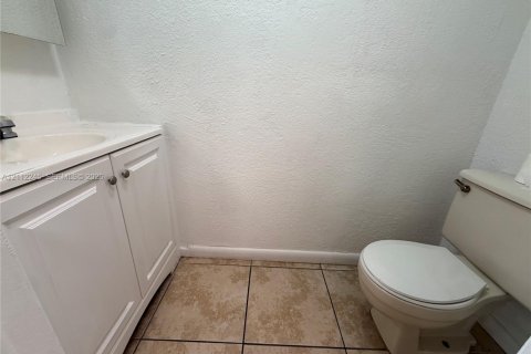 Touwnhouse à louer à Hialeah, Floride: 2 chambres, 90.12 m2 № 2432541 - photo 9