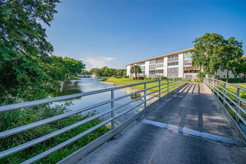 Copropriété à vendre à Coconut Creek, Floride: 2 chambres, 120.77 m2 № 1091845 - photo 1