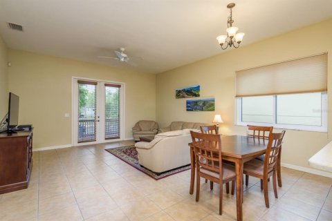 Casa en venta en Tarpon Springs, Florida, 3 dormitorios, 158.86 m2 № 1841426 - foto 13