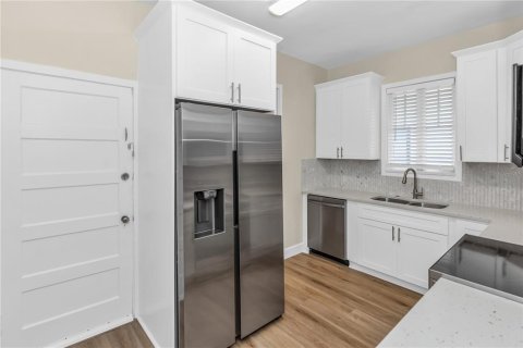 Casa en venta en Orlando, Florida, 4 dormitorios, 200.95 m2 № 1909581 - foto 13