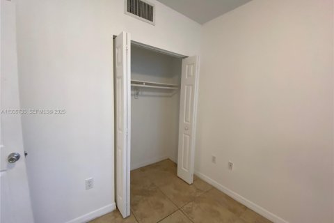 Condo in Miami, Florida, 1 bedroom  № 1994771 - photo 8