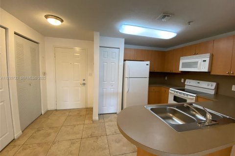 Condo in Miami, Florida, 1 bedroom  № 1994771 - photo 4