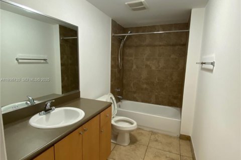 Condo in Miami, Florida, 1 bedroom  № 1994771 - photo 5