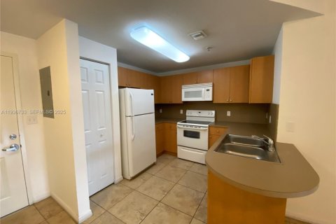Condo in Miami, Florida, 1 bedroom  № 1994771 - photo 3