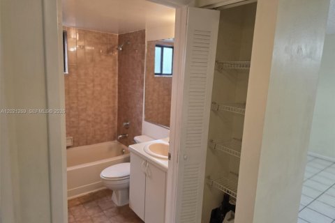 Снять в аренду кондоминиум в Хайалиа, Флорида 2 спальни, 75.44м2, № 2077344 - фото 21