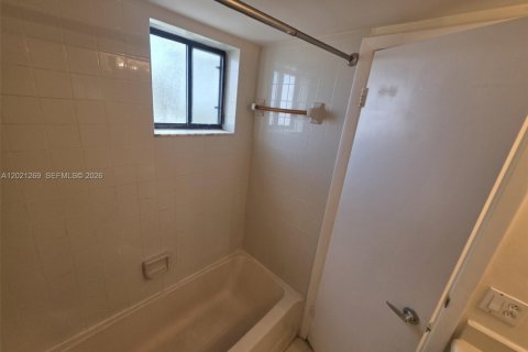 Снять в аренду кондоминиум в Хайалиа, Флорида 2 спальни, 75.44м2, № 2077344 - фото 26