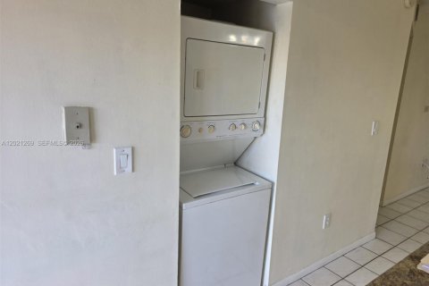 Снять в аренду кондоминиум в Хайалиа, Флорида 2 спальни, 75.44м2, № 2077344 - фото 15