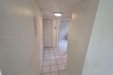 Снять в аренду кондоминиум в Хайалиа, Флорида 2 спальни, 75.44м2, № 2077344 - фото 19