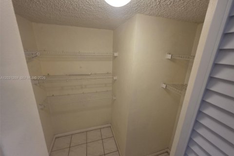 Снять в аренду кондоминиум в Хайалиа, Флорида 2 спальни, 75.44м2, № 2077344 - фото 24