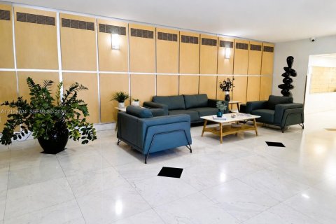 Condo in Miami Beach, Florida, 1 bedroom  № 2428462 - photo 24