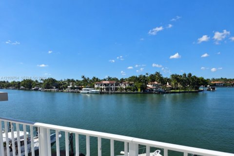 Condo in Miami Beach, Florida, 1 bedroom  № 2428462 - photo 19
