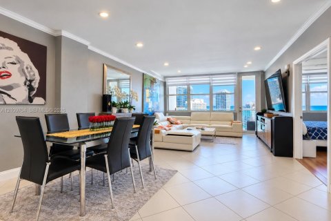 Condo in Miami Beach, Florida, 1 bedroom  № 2428462 - photo 3
