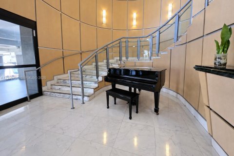 Condo in Miami Beach, Florida, 1 bedroom  № 2428462 - photo 27
