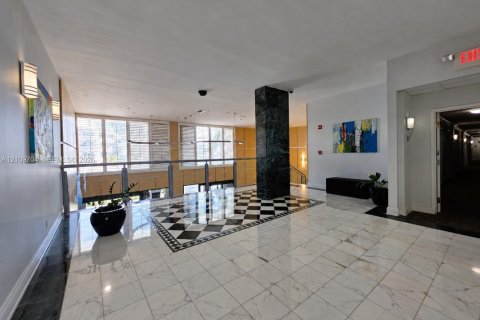 Condo in Miami Beach, Florida, 1 bedroom  № 2428462 - photo 22