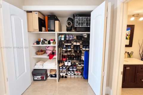 Condo in Miami Beach, Florida, 1 bedroom  № 2428462 - photo 12