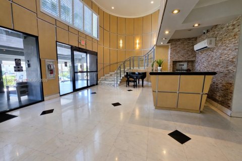 Condo in Miami Beach, Florida, 1 bedroom  № 2428462 - photo 26