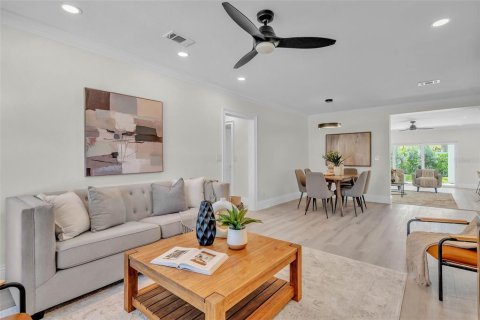 House in Clearwater, Florida 3 bedrooms, 176.33 sq.m. № 2279969 - photo 3
