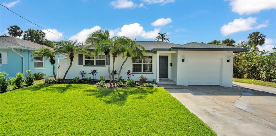 House in Clearwater, Florida 3 bedrooms, 176.33 sq.m. № 2279969