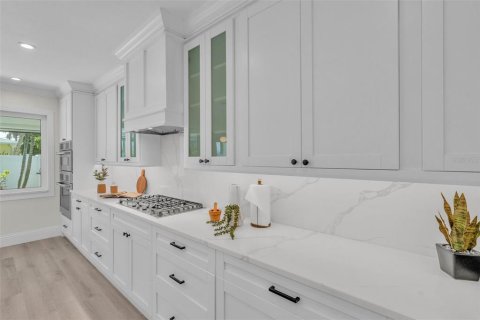 House in Clearwater, Florida 3 bedrooms, 176.33 sq.m. № 2279969 - photo 14