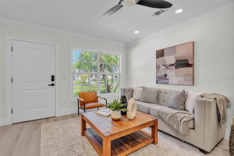 House in Clearwater, Florida 3 bedrooms, 176.33 sq.m. № 2279969 - photo 4