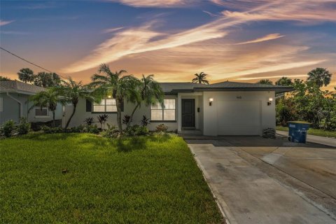 House in Clearwater, Florida 3 bedrooms, 176.33 sq.m. № 2279969 - photo 2