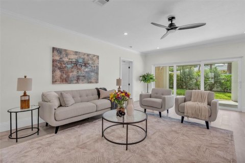 House in Clearwater, Florida 3 bedrooms, 176.33 sq.m. № 2279969 - photo 9