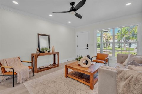 House in Clearwater, Florida 3 bedrooms, 176.33 sq.m. № 2279969 - photo 5