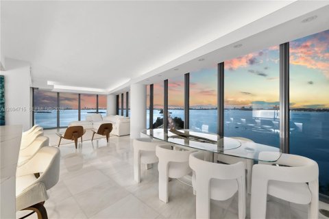 Copropriété à vendre à Miami, Floride: 3 chambres, 173.73 m2 № 2390145 - photo 3