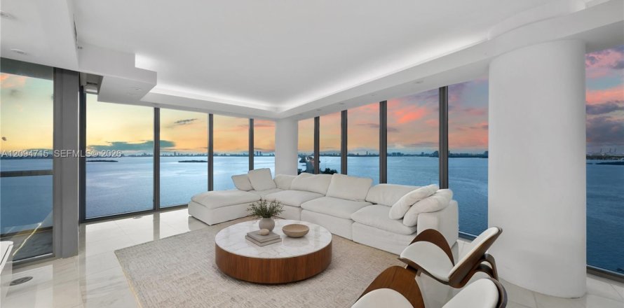 Condo à Miami, Floride, 3 chambres  № 2390145